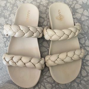 Kaanas slippers - size 8